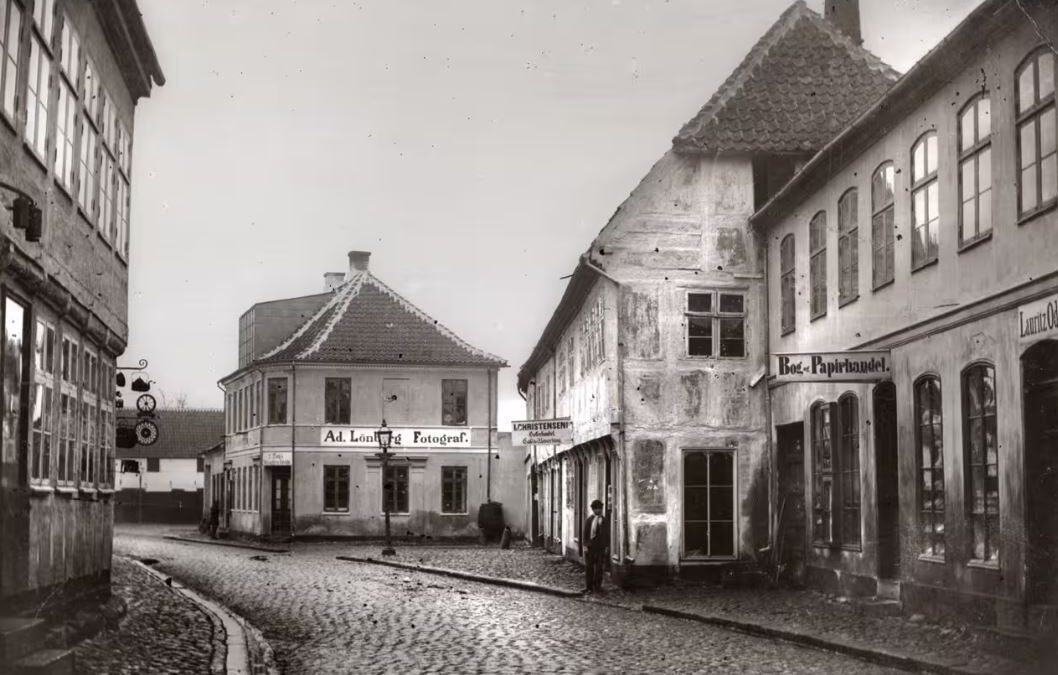 Da Hotel Harmonien begyndte som Gjæstgivergård i 1854